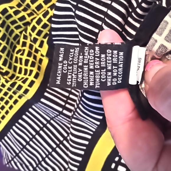 Alfani Sleeveless Top, Size Extra Large. Black, White, Yellow Geometric Print - Picture 7 of 7